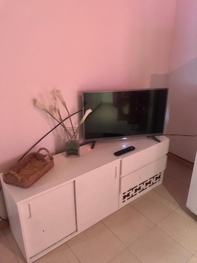 Pequena Casa De Troncos, Detras De Casa Principal No Trabajo Con Tarjeta De Credito 玛德琳港 外观 照片